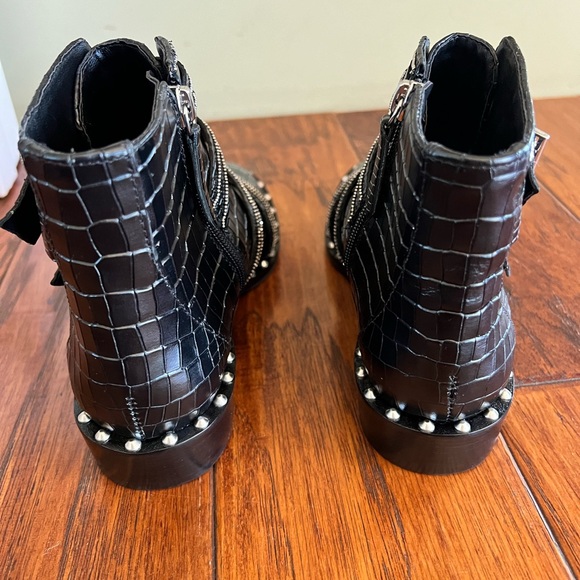 Brand New in Box Schultz Darcey Leather Croco Boots 6B with Studs - Picture 5 of 10